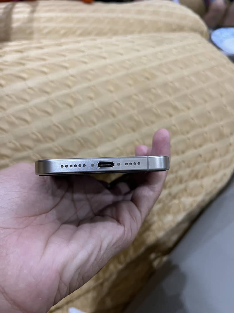 Apple iPhone 15 Pro Max 3