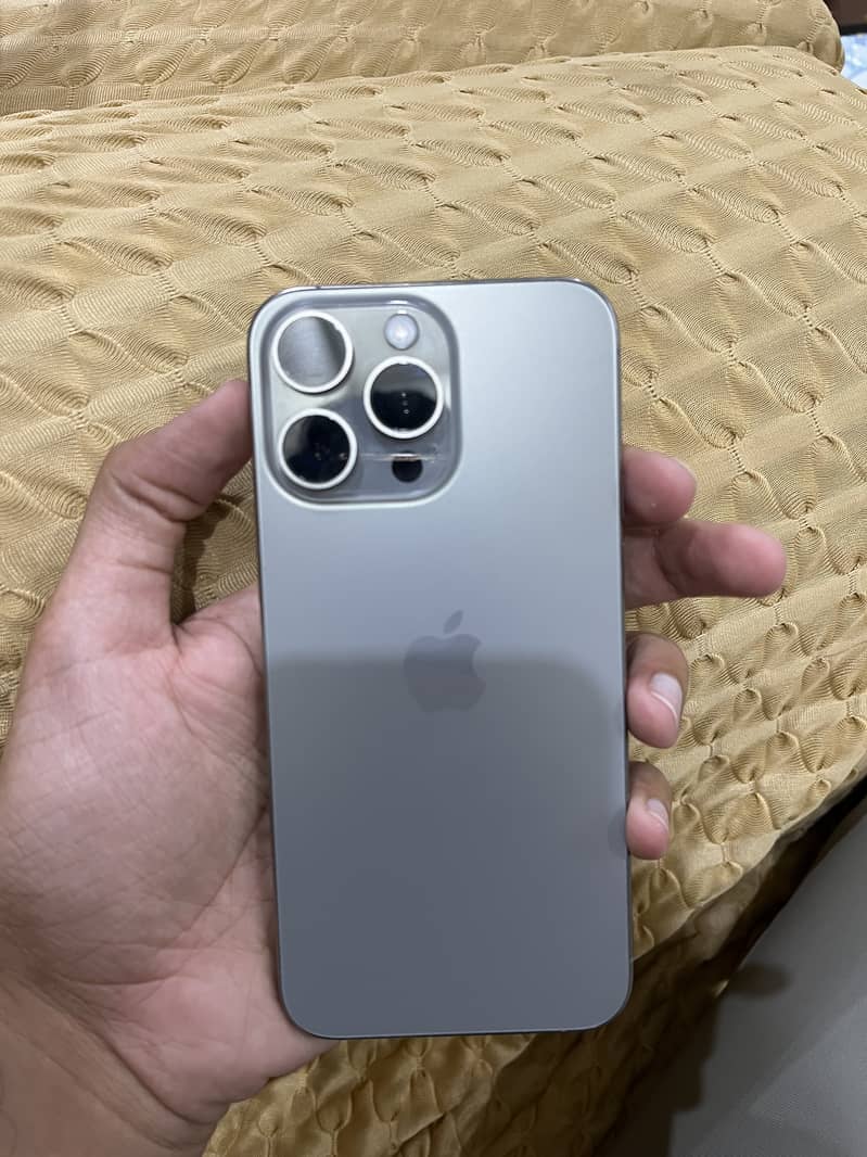 Apple iPhone 15 Pro Max 4