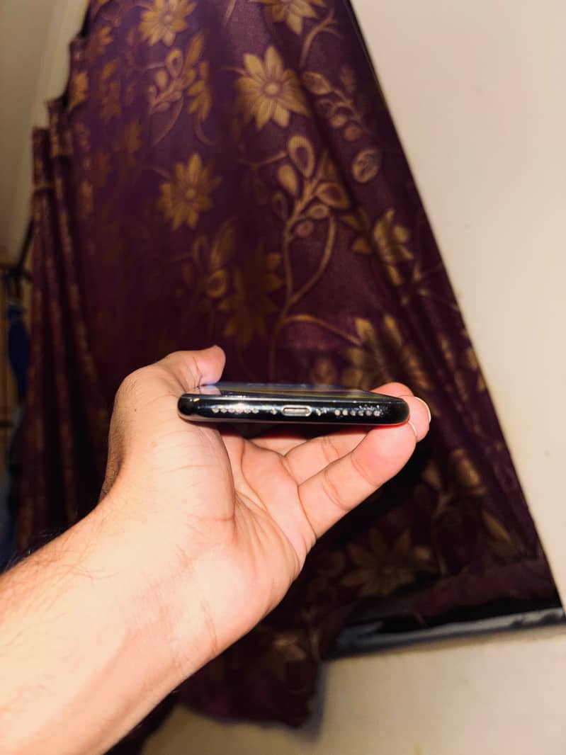 Apple iPhone X 3