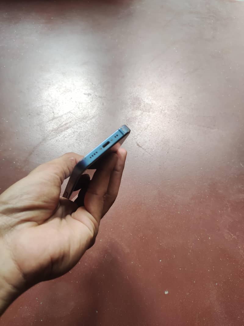 Apple iPhone 13 mini 6