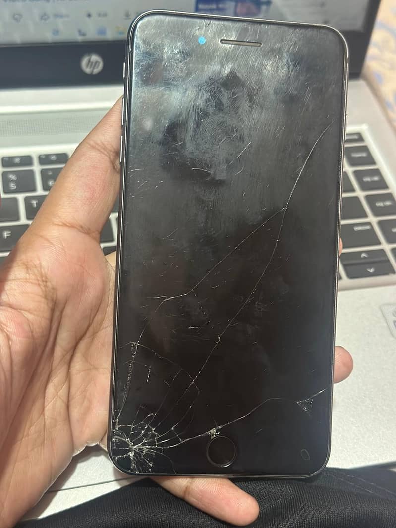 Apple iPhone 8 Plus 3