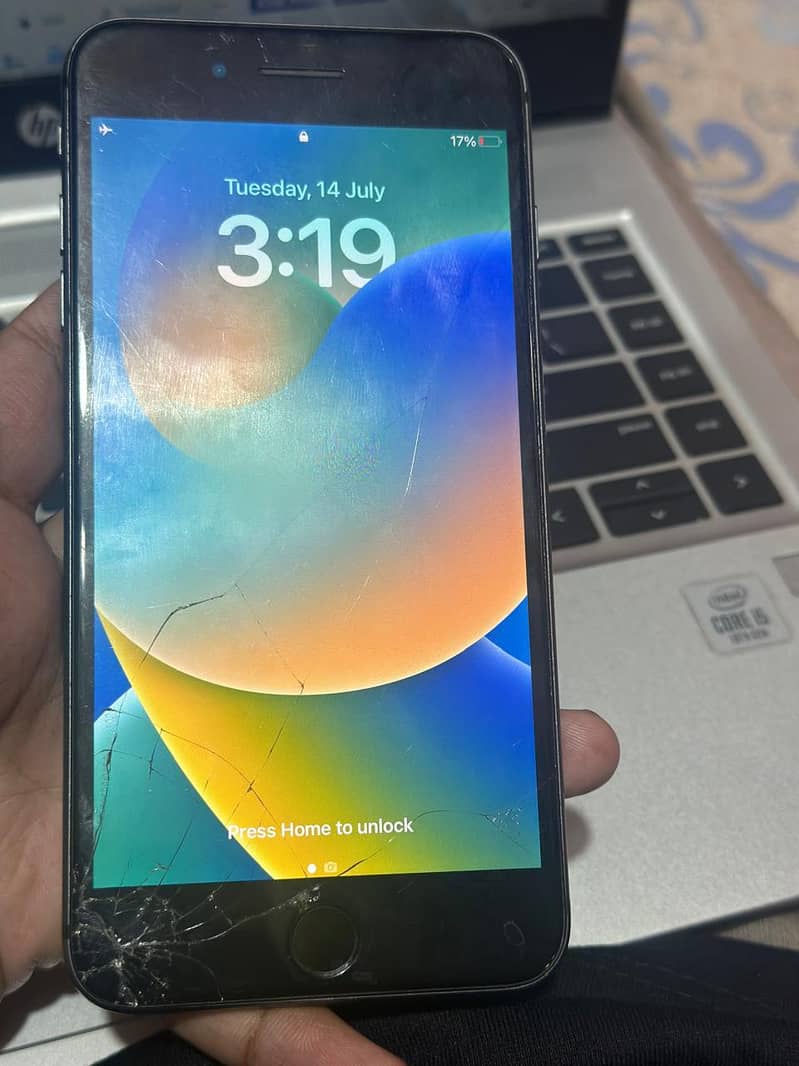 Apple iPhone 8 Plus 4