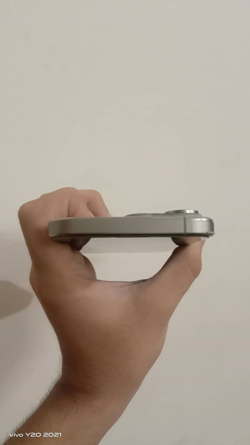 Apple iPhone 15 Pro Max 3