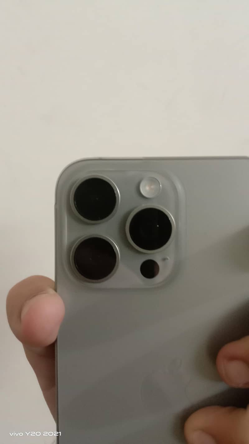 Apple iPhone 15 Pro Max 4
