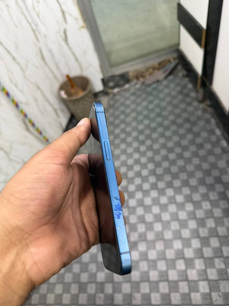 Apple iPhone 13 3
