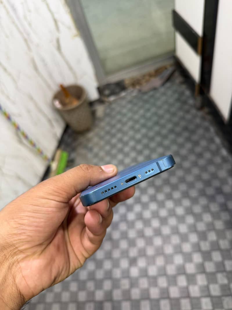 Apple iPhone 13 4