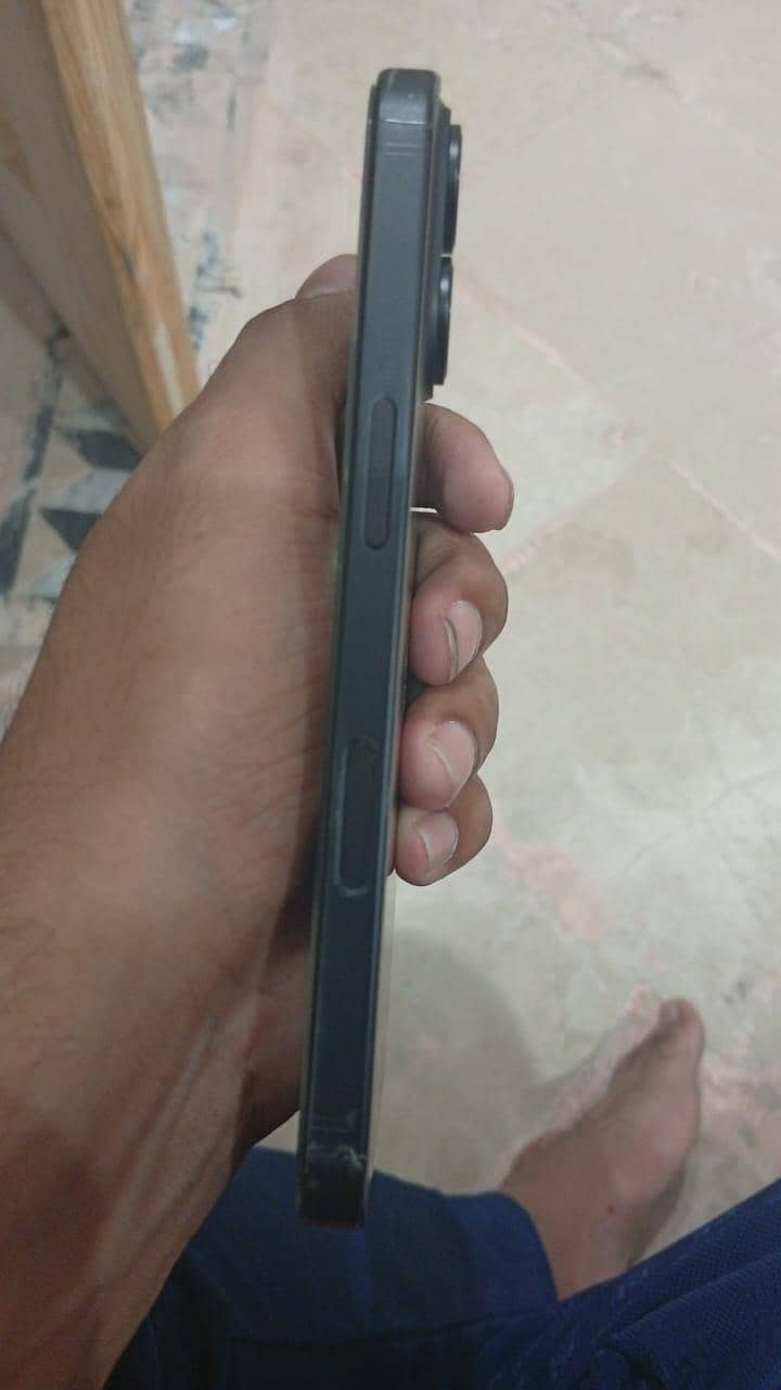 Apple iPhone 16 2
