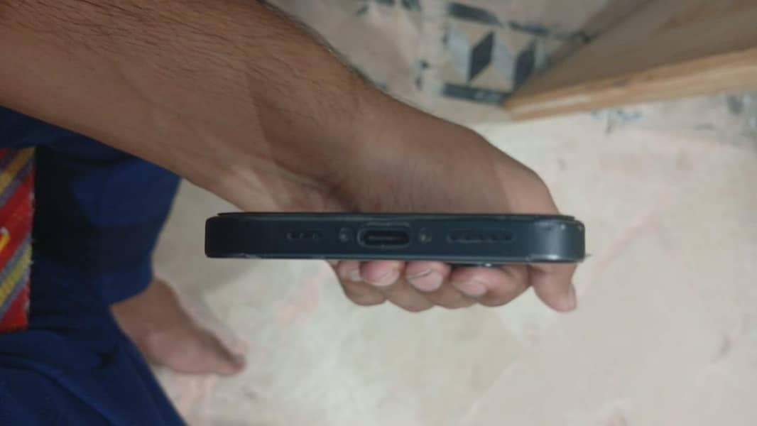 Apple iPhone 16 3