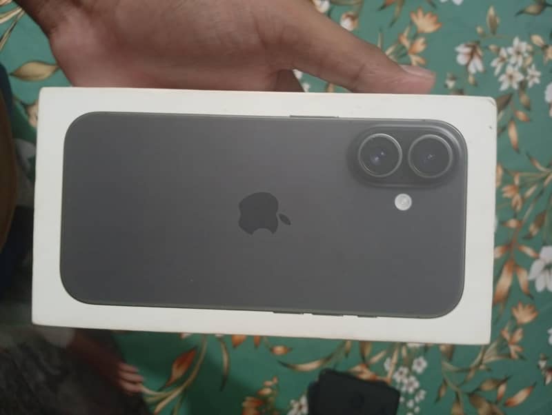 Apple iPhone 16 5
