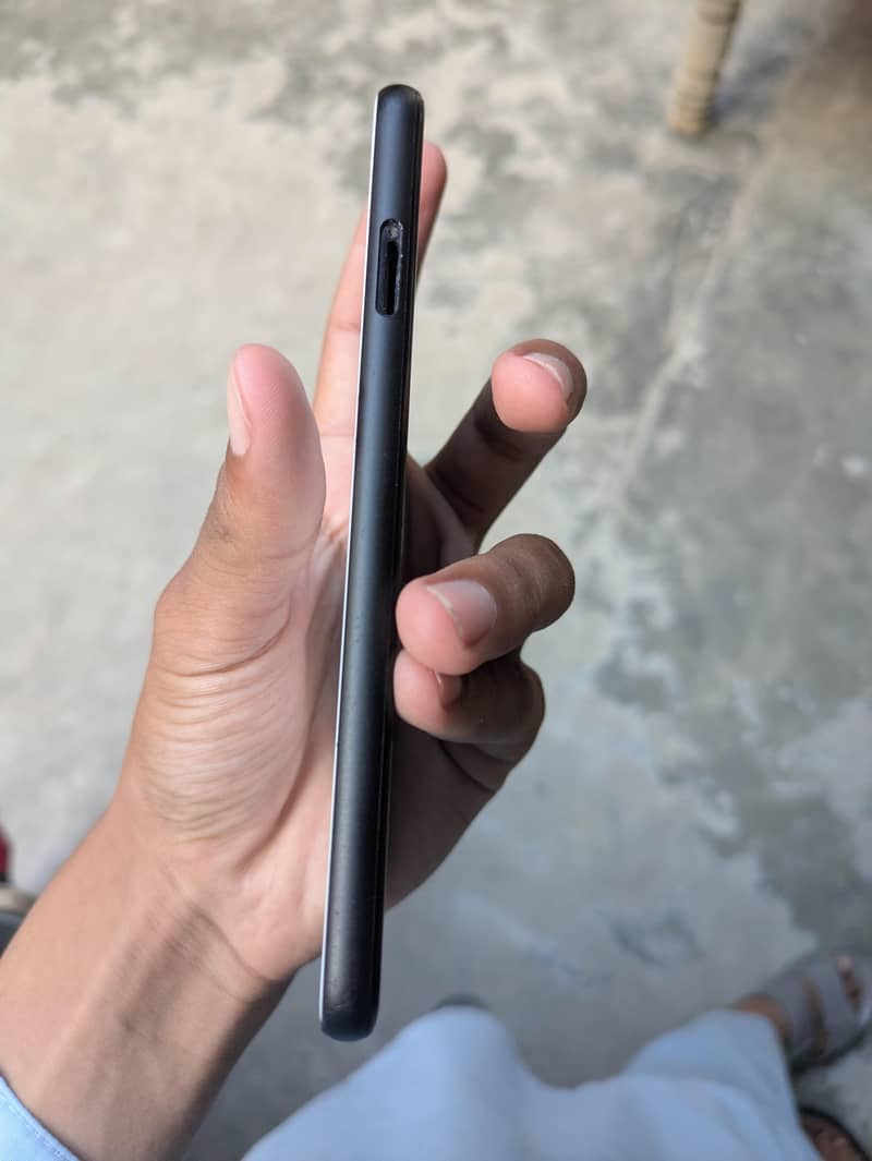 Google Pixel 4 3
