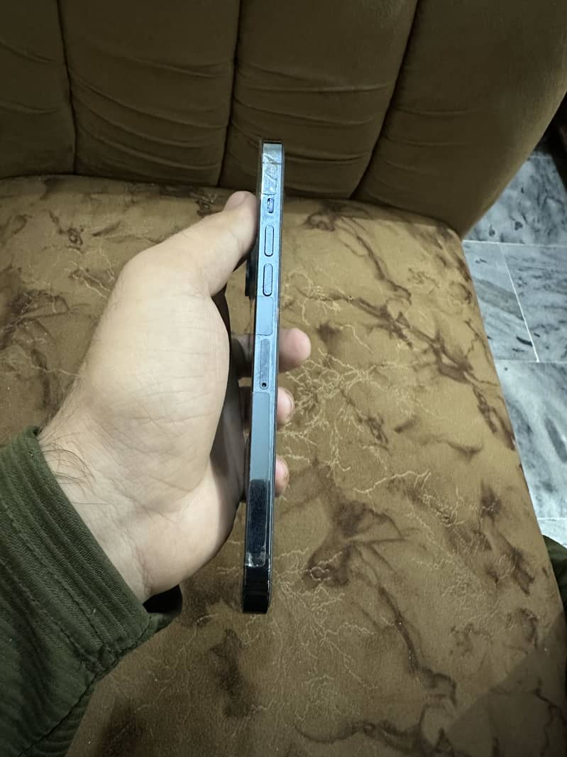 Apple iPhone 12 Pro Max 4