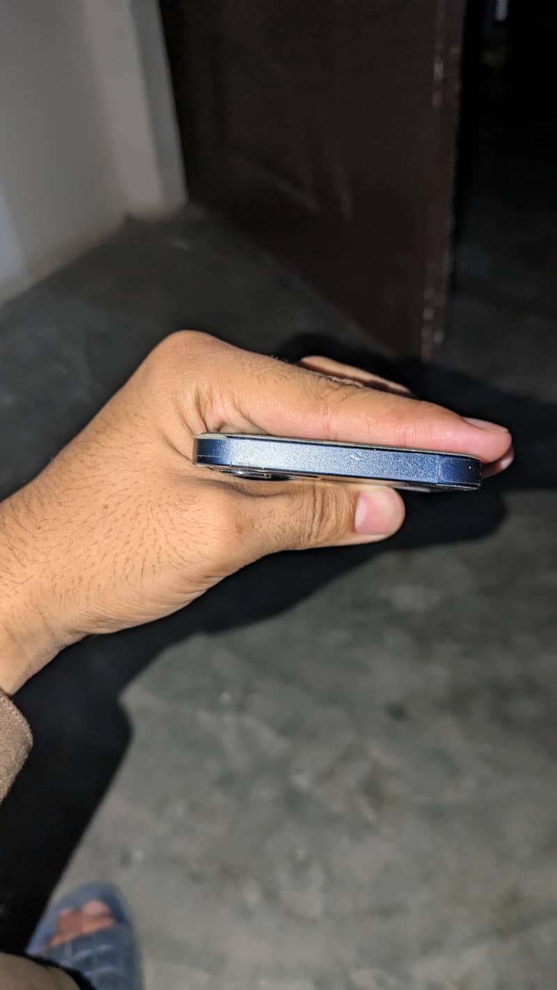 Apple iPhone 12 1