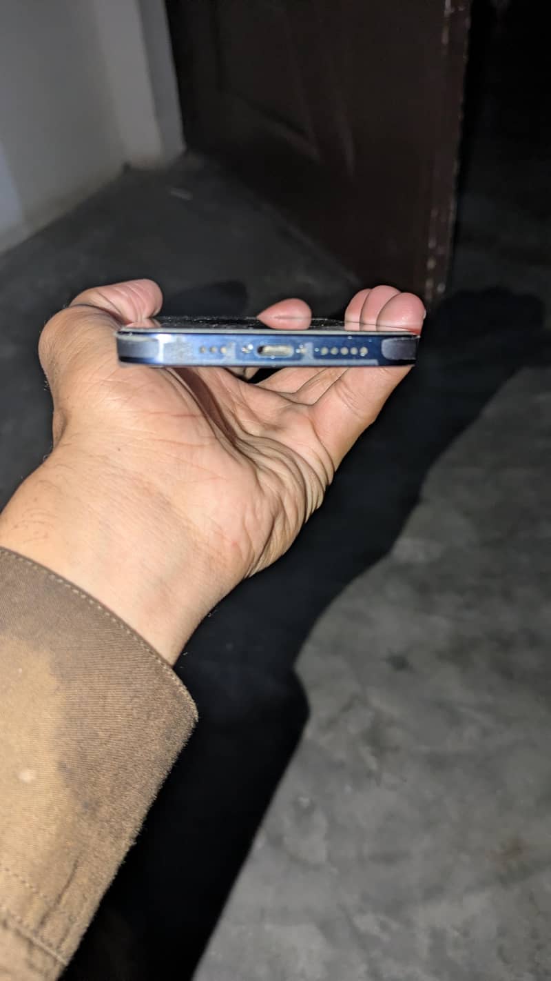 Apple iPhone 12 2
