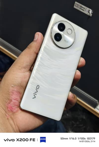 Vivo V30