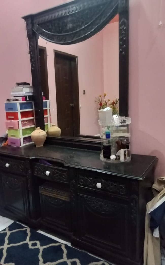 Bed and dressing table 4