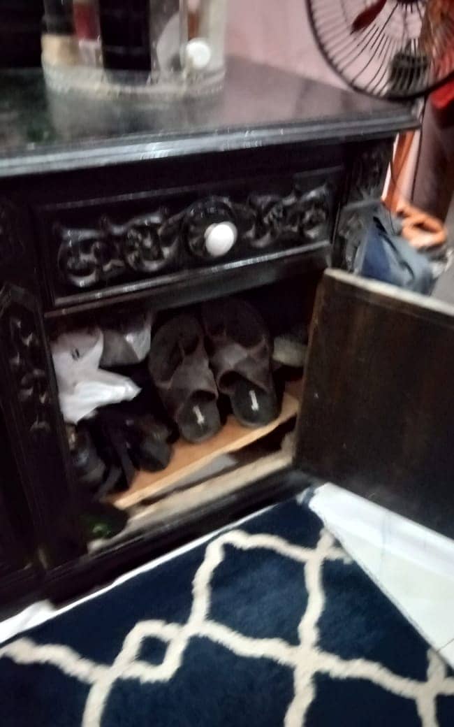 Bed and dressing table 6