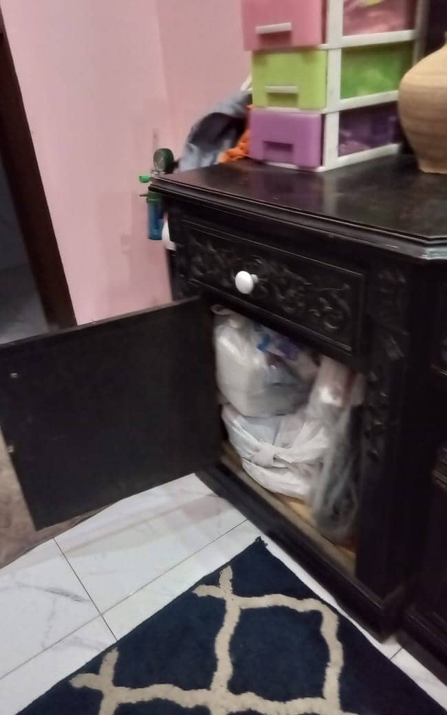 Bed and dressing table 7