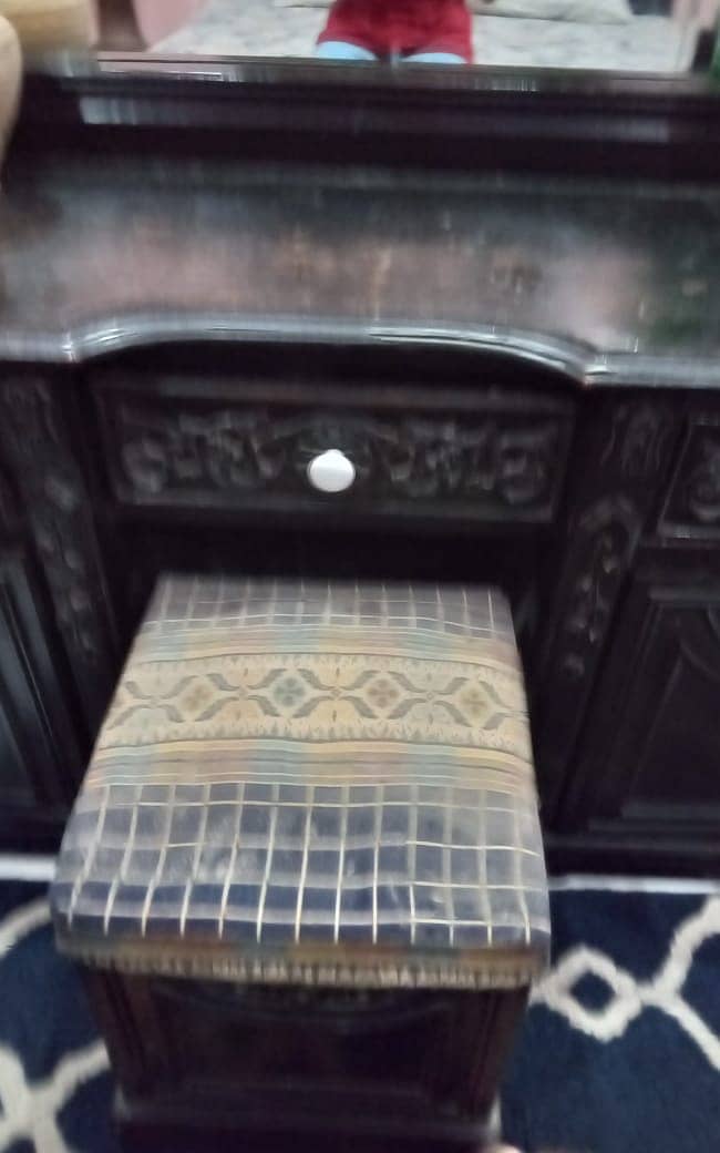 Bed and dressing table 8