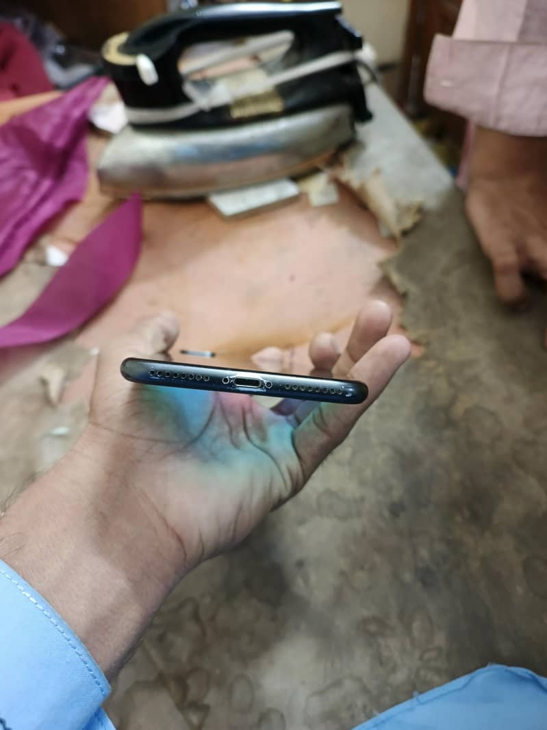 Apple iPhone 7 Plus 4