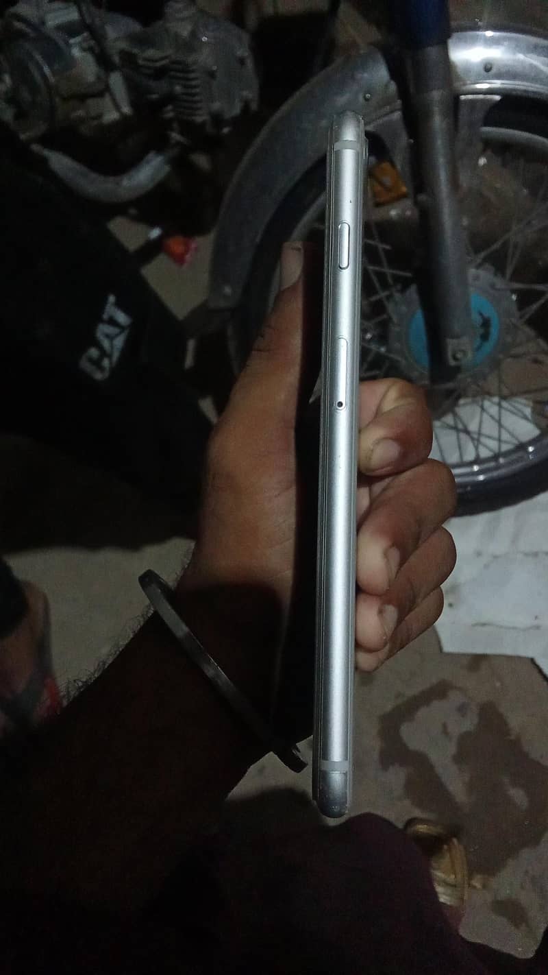 Apple iPhone 8 Plus 3
