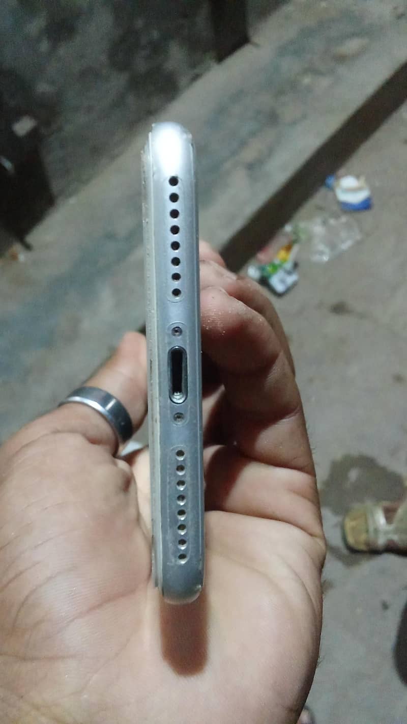 Apple iPhone 8 Plus 4