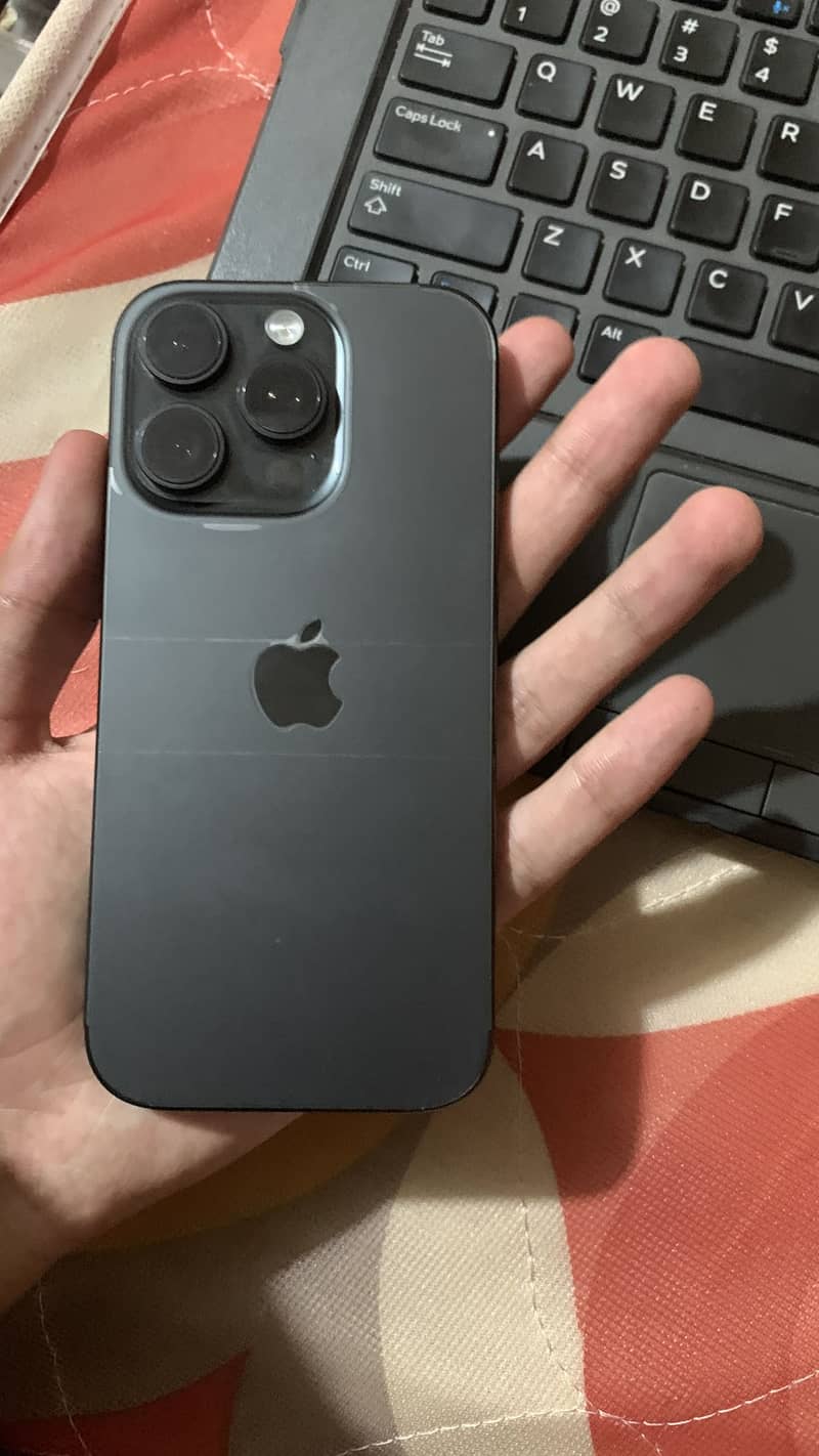iPhone 16 pro 4