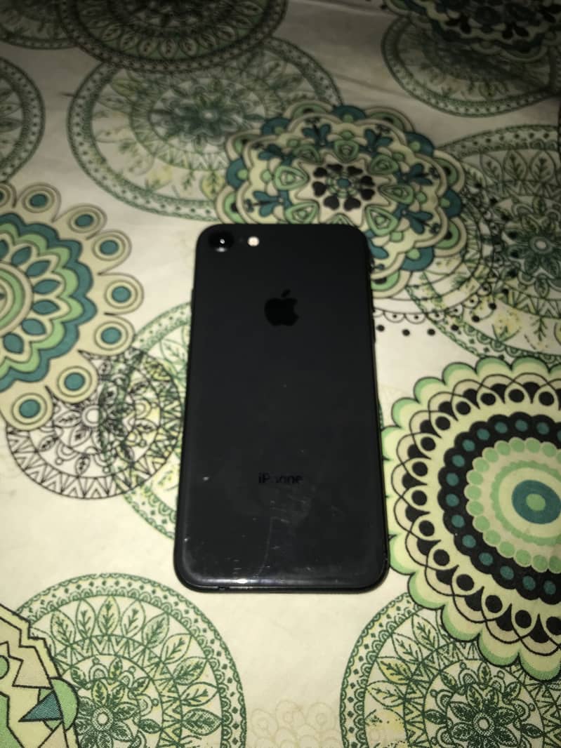 Apple iPhone 8 1