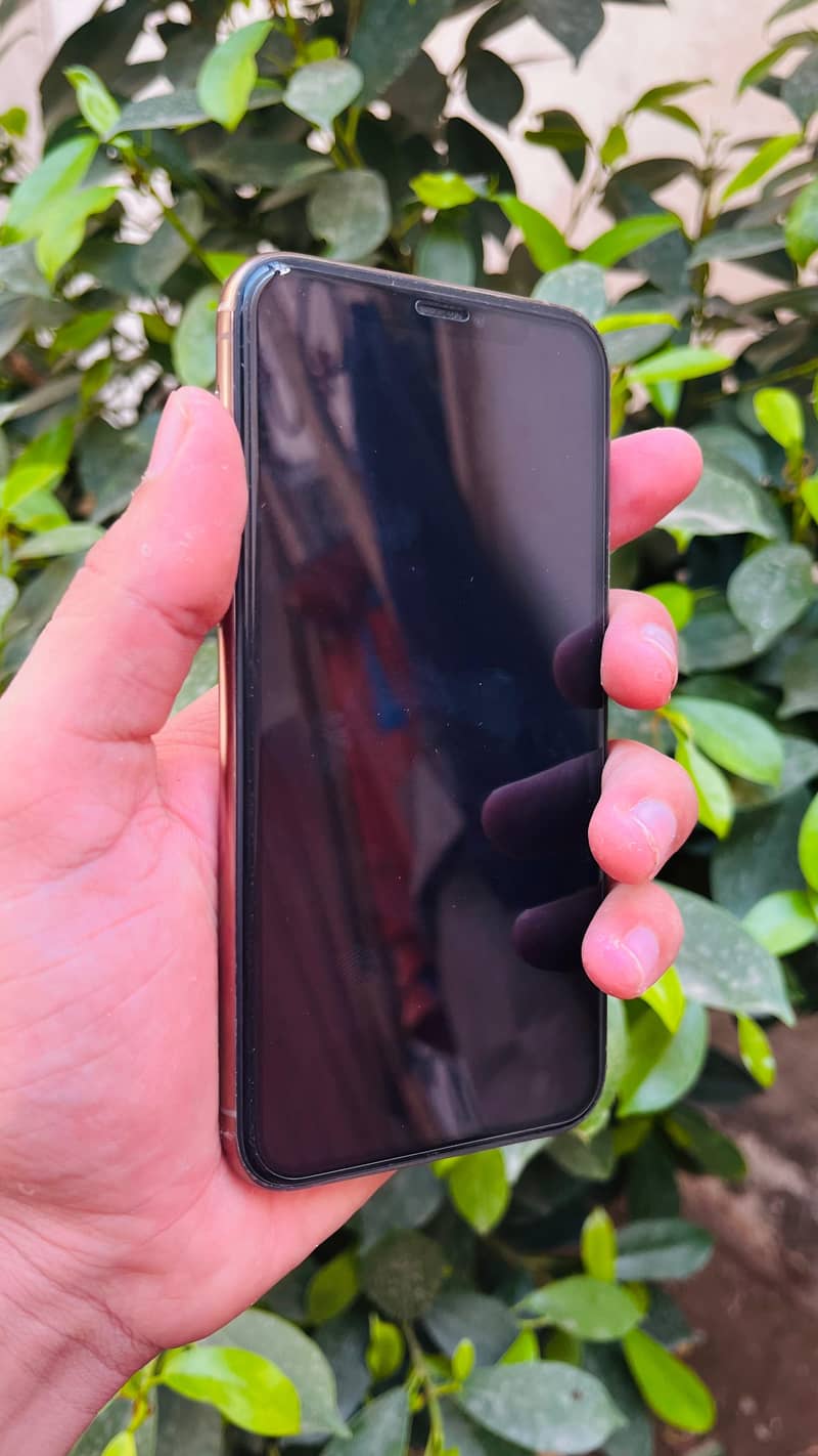 Apple iPhone 11 Pro 2