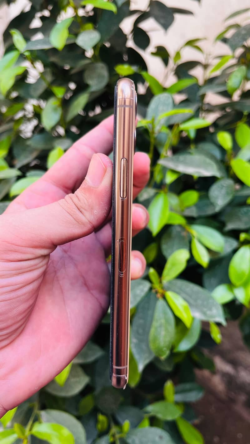 Apple iPhone 11 Pro 3