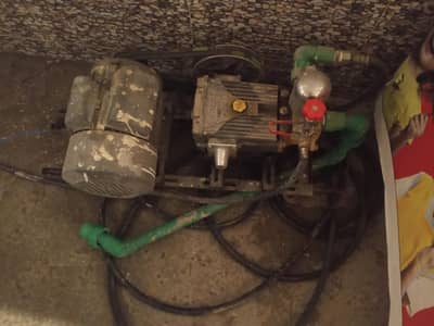 Service Station Water Pump With Pipe Etc