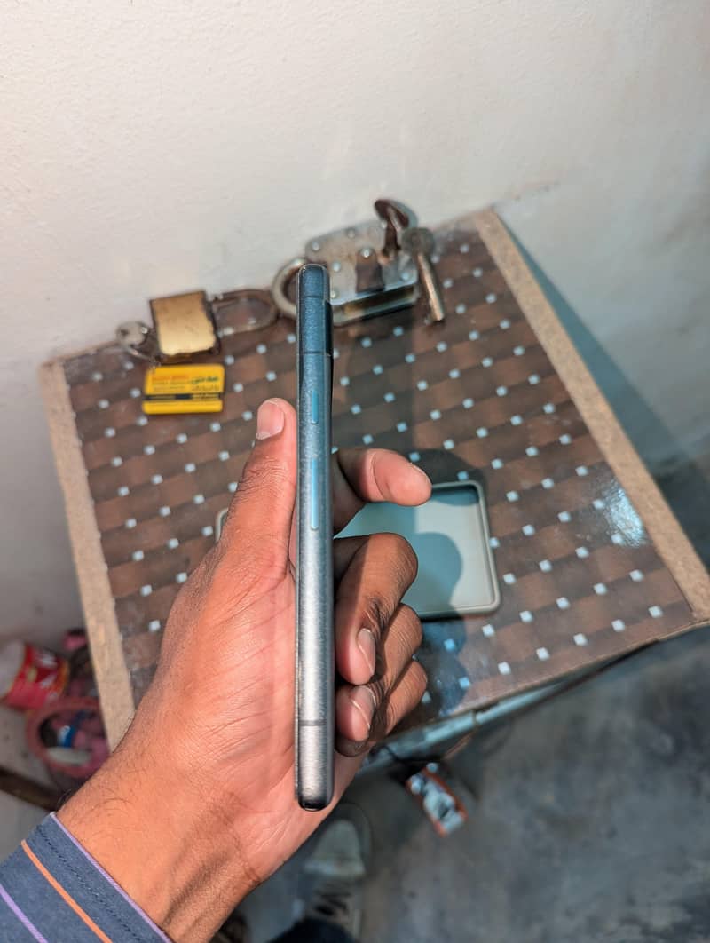 Google Pixel 7a 5