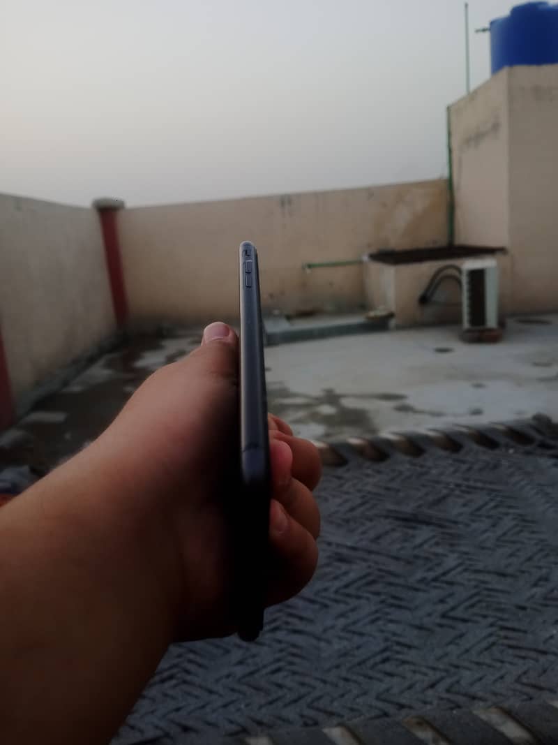 Apple iPhone 8 Plus 4