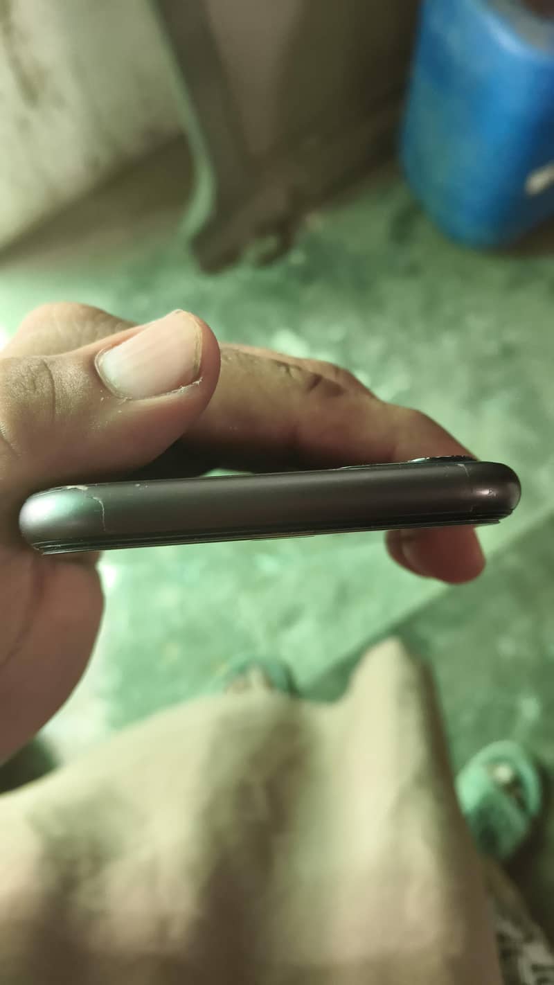 Apple iPhone 11 3