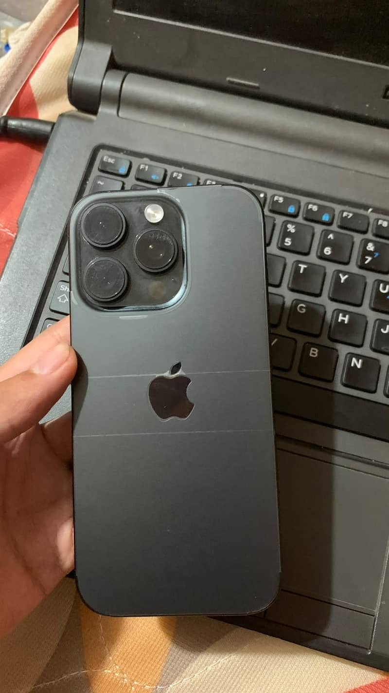 Apple iPhone 16 Pro 1