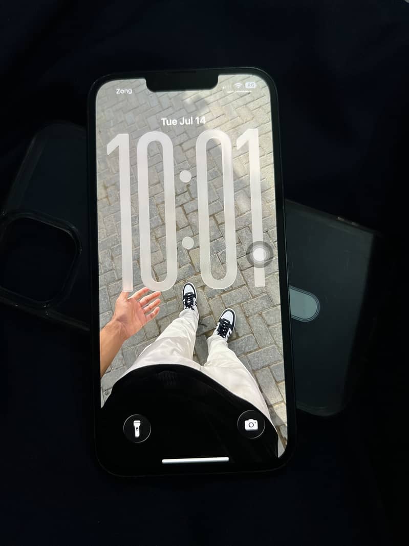 Apple iPhone 13 1