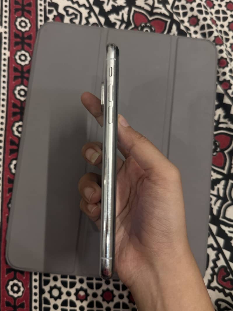 iPhone 10 / x 4