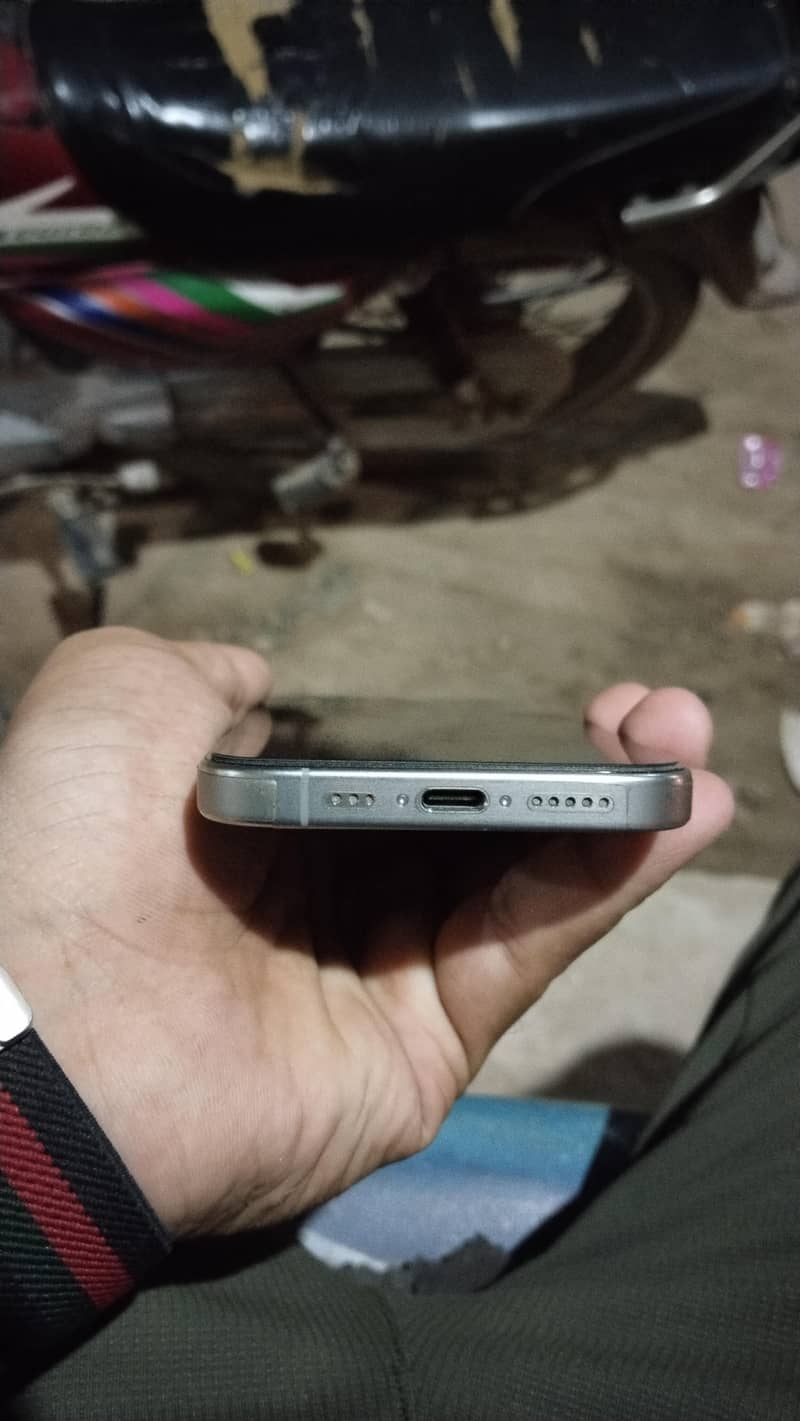 Apple iPhone 15 Pro 3