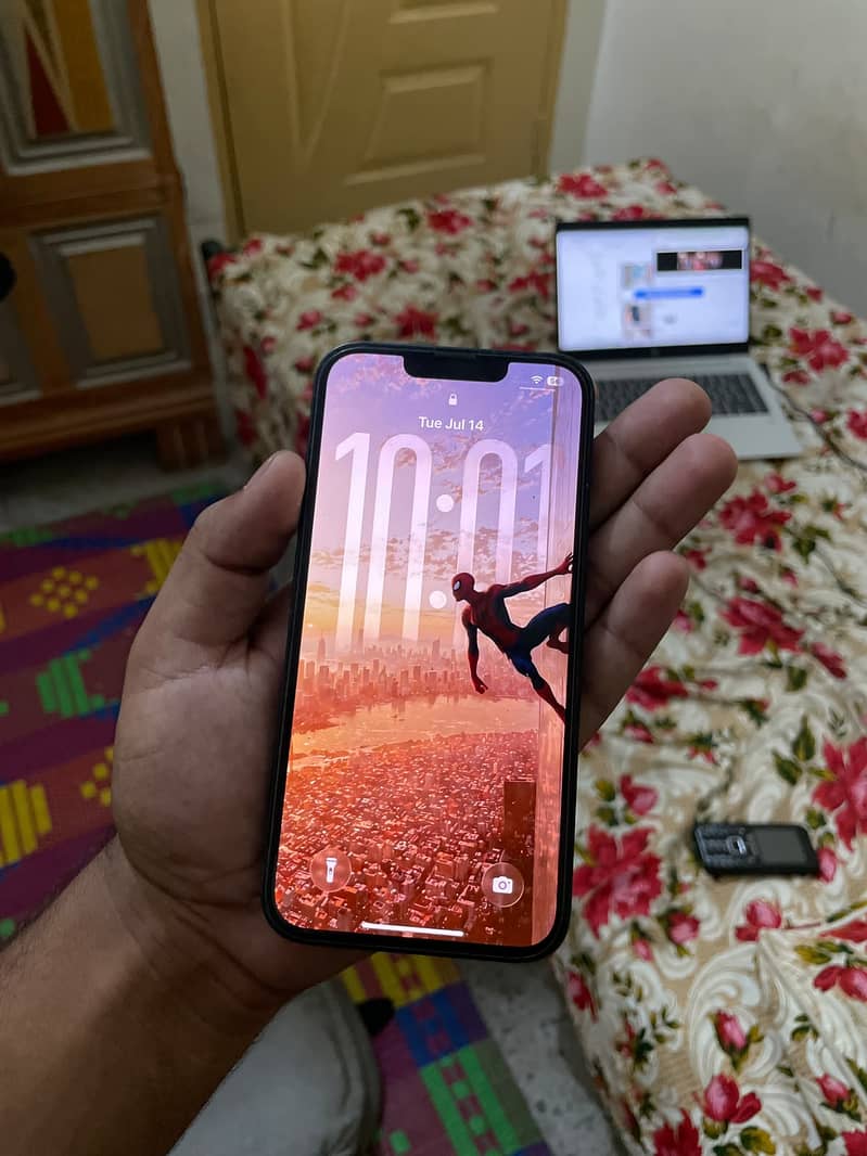 Apple iPhone 13 2