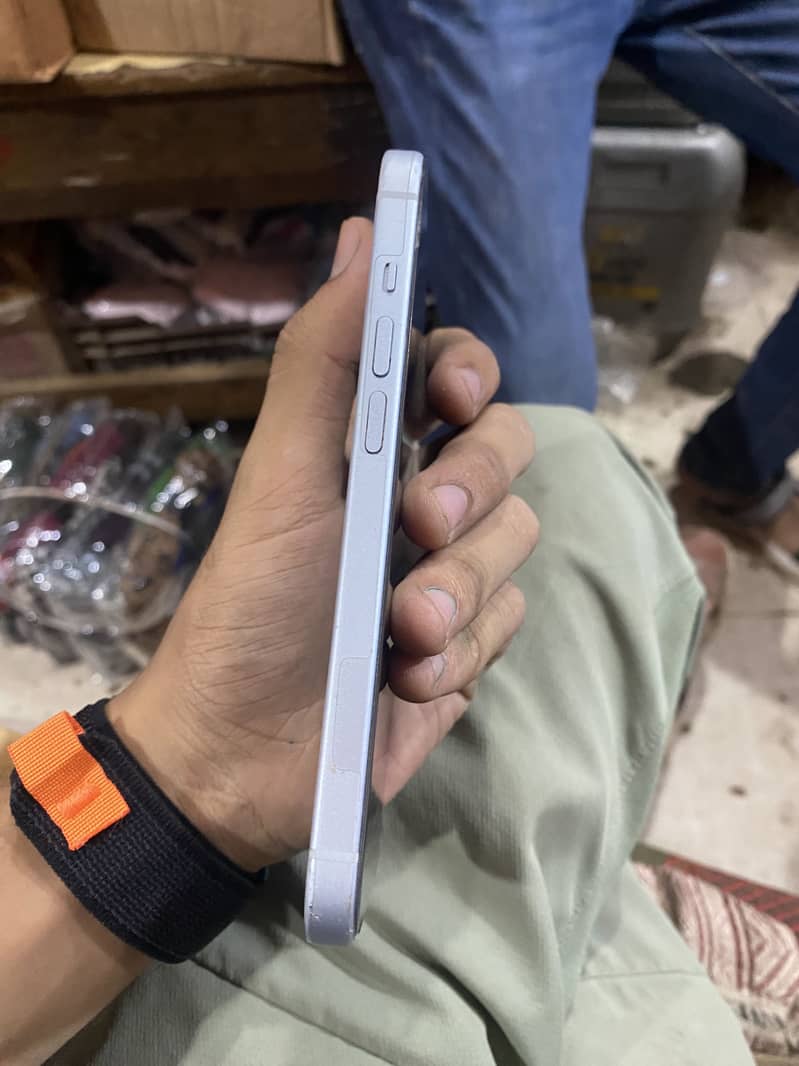 Apple iPhone 15 3