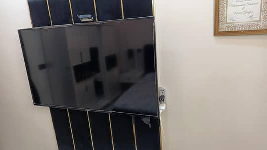 Akira LCD for sale 58 inch