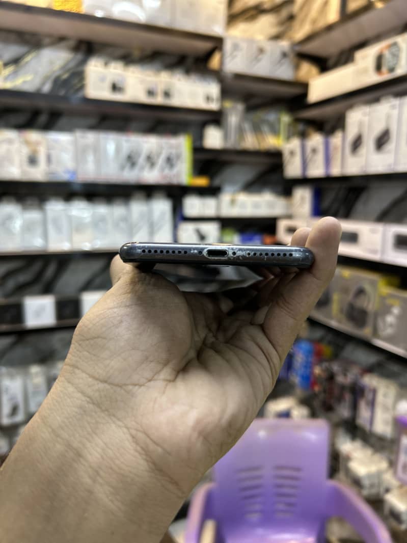 Apple iPhone 8 Plus 3