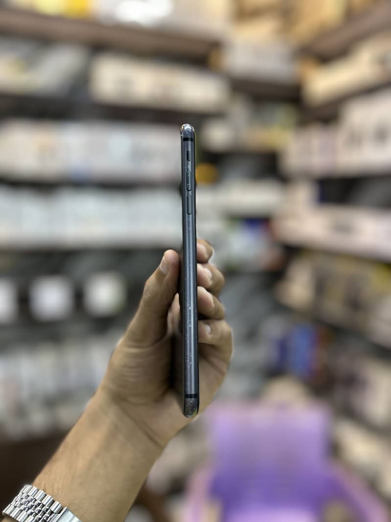Apple iPhone 8 Plus 4