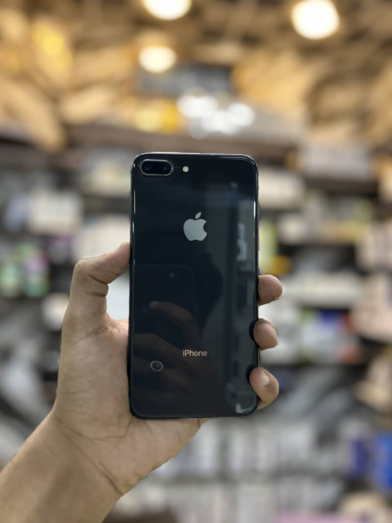 Apple iPhone 8 Plus 6