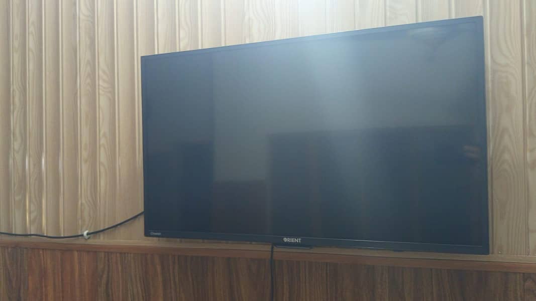 LED Orient 32" 2