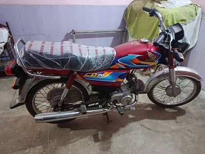honda. CD 70 RED colour bilkul new ha sab ok ha model 26 Ka ha