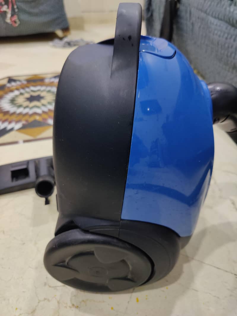 Vacuum cleaner 1