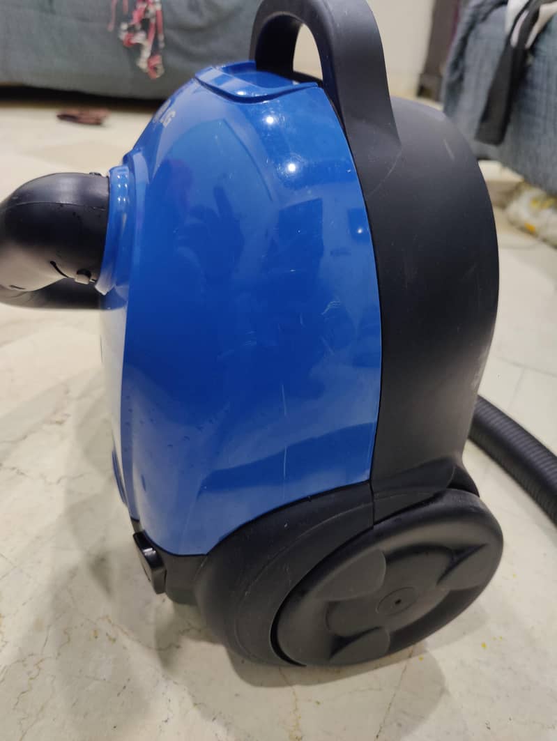 Vacuum cleaner 2
