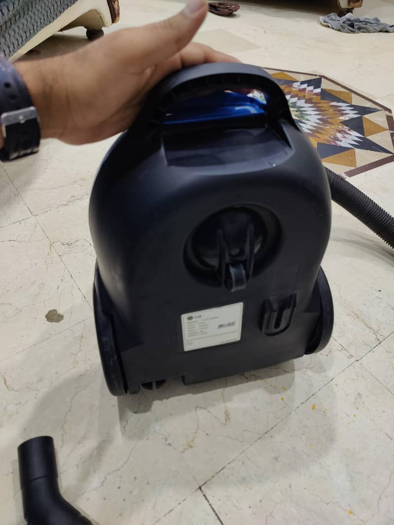 Vacuum cleaner 3