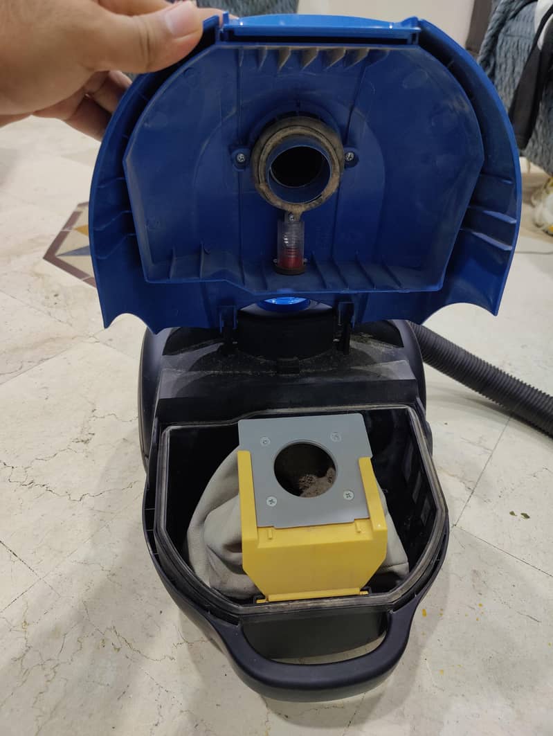 Vacuum cleaner 4