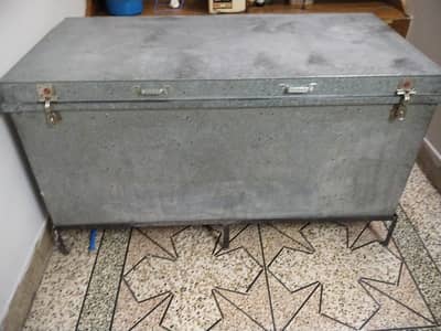 storage trunk/ paiti with stand heavy duty large size
